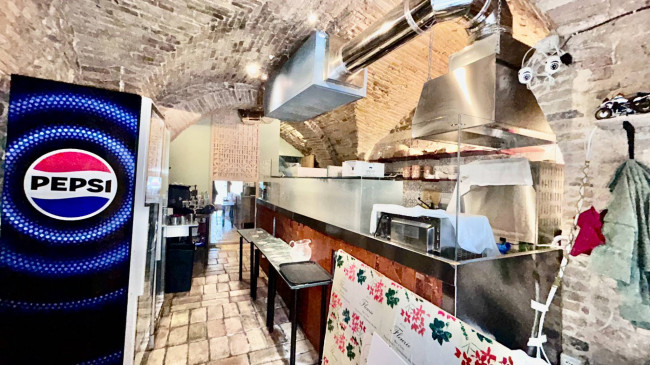 Locale Commerciale in vendita a Grottammare