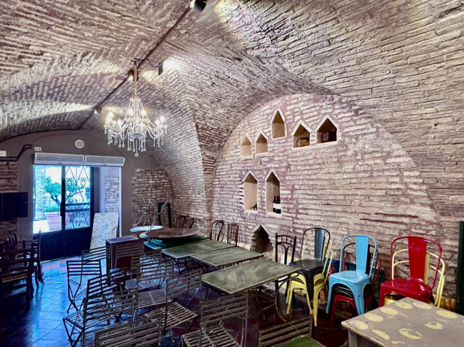 Locale Commerciale in vendita a Grottammare