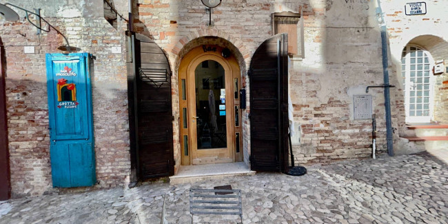 Locale Commerciale in vendita a Grottammare