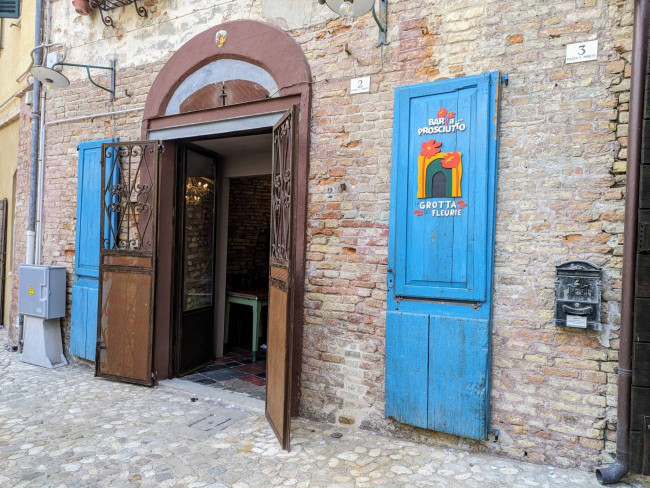 Locale Commerciale in vendita a Grottammare