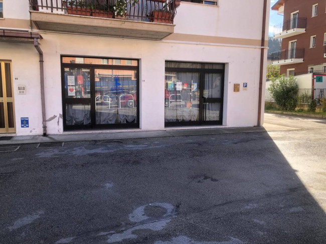 Locale Commerciale in Affitto a Comunanza