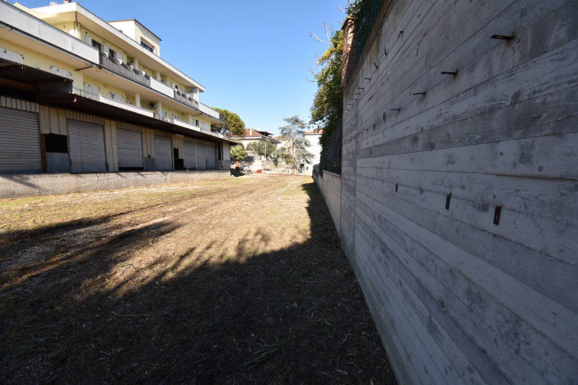 Locale Commerciale in vendita a San Benedetto del Tronto