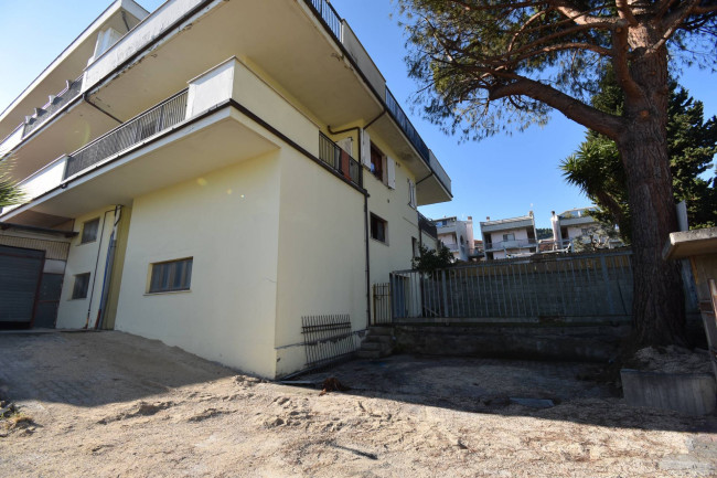 Locale Commerciale in vendita a San Benedetto del Tronto