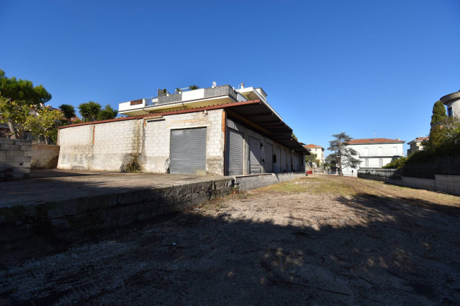 Edificio Commerciale in vendita a San Benedetto del Tronto