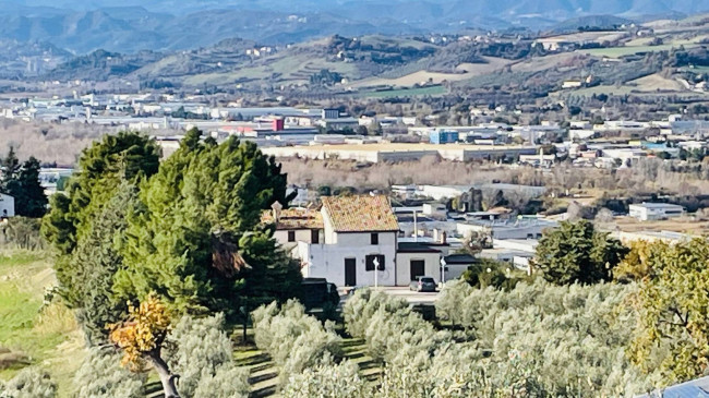 Casale Colonico in vendita a Ancarano