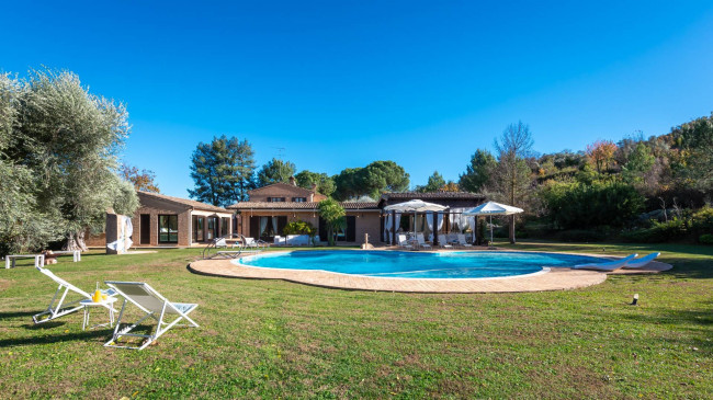 Casale Colonico in vendita a Civitanova Marche