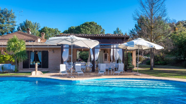 Casale Colonico in vendita a Civitanova Marche
