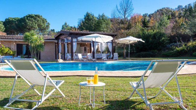 Casale Colonico in vendita a Civitanova Marche
