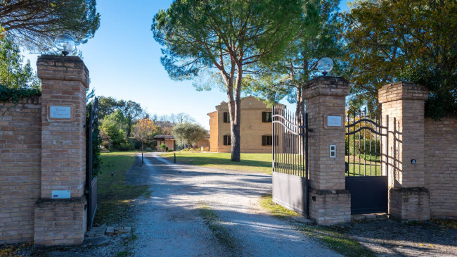 Casale Colonico in vendita a Civitanova Marche