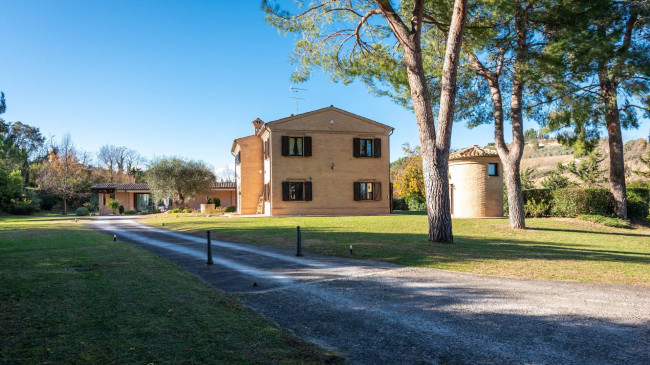 Casale Colonico in vendita a Civitanova Marche