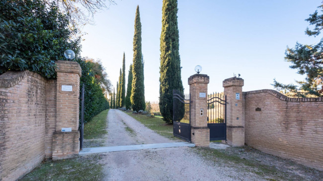 Casale Colonico in vendita a Civitanova Marche