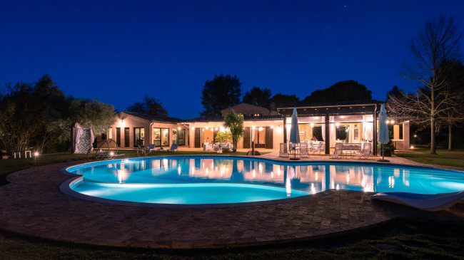 Casale Colonico in vendita a Civitanova Marche