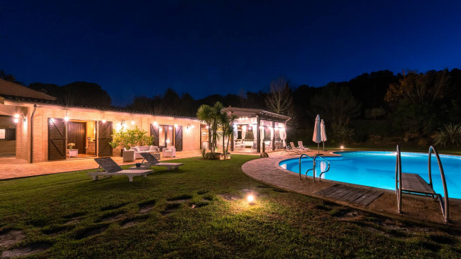 Casale Colonico in vendita a Civitanova Marche