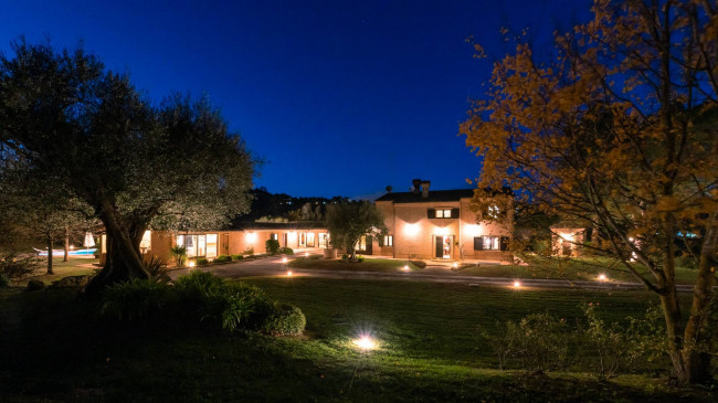 Casale Colonico in vendita a Civitanova Marche