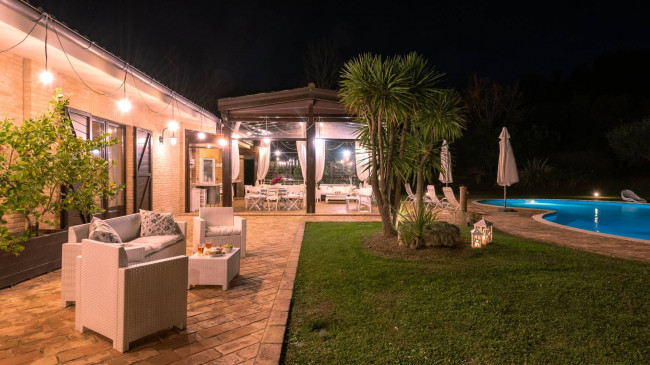 Casale Colonico in vendita a Civitanova Marche