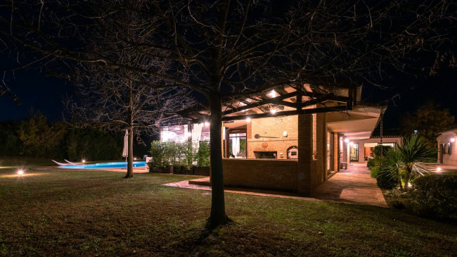 Casale Colonico in vendita a Civitanova Marche