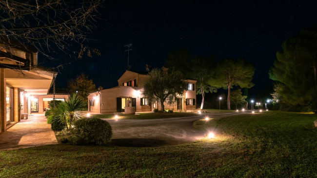 Casale Colonico in vendita a Civitanova Marche