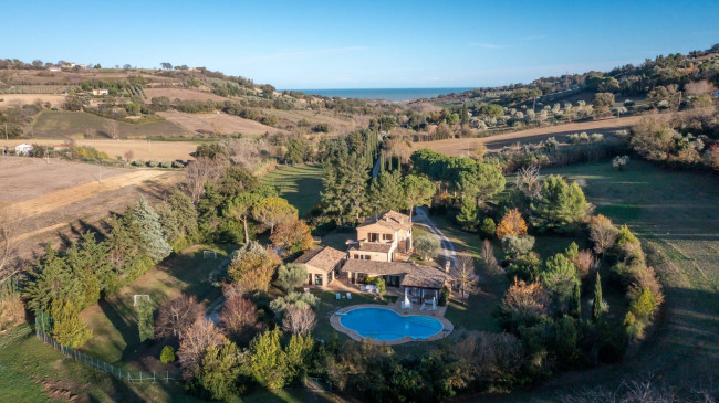 Casale Colonico in vendita a Civitanova Marche