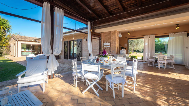 Casale Colonico in vendita a Civitanova Marche
