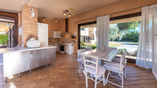 Casale Colonico in vendita a Civitanova Marche