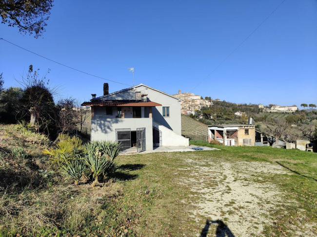 Casale Colonico Rustico in vendita a Spinetoli