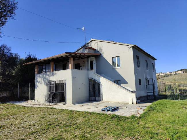 Casale Colonico Rustico in vendita a Spinetoli