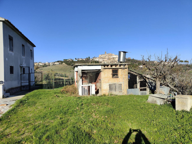 Casale Colonico Rustico in vendita a Spinetoli