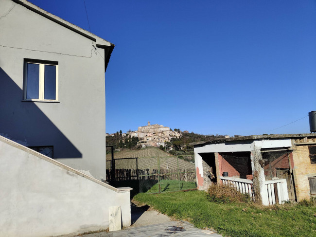 Casale Colonico Rustico in vendita a Spinetoli