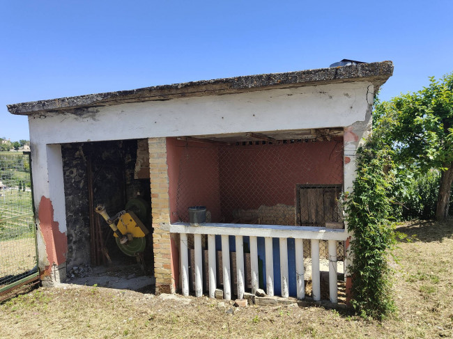 Casale Colonico Rustico in vendita a Spinetoli