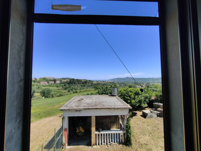 Casale Colonico Rustico in vendita a Spinetoli