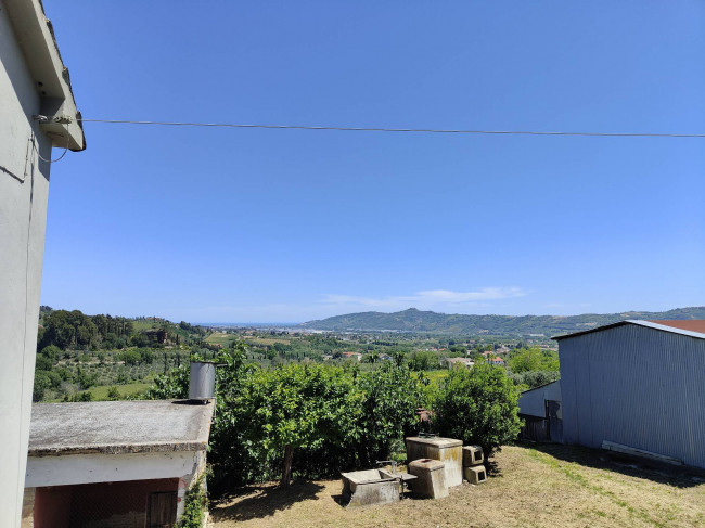 Casale Colonico Rustico in vendita a Spinetoli