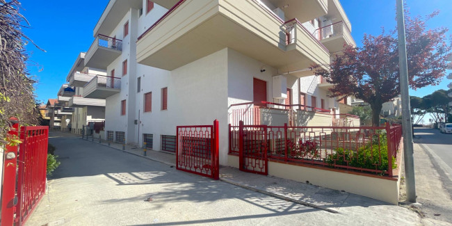 Stabile / Palazzo in vendita a Alba Adriatica