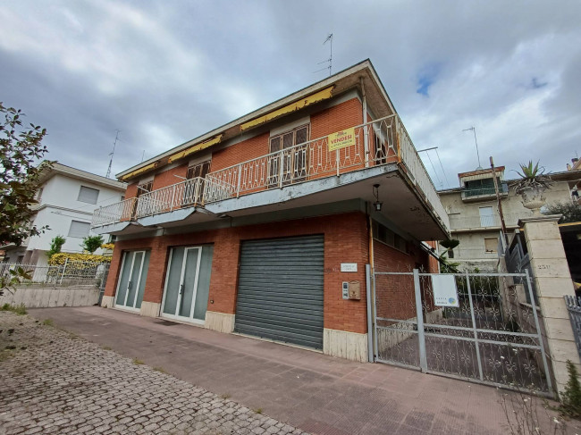 Locale Commerciale in vendita a Monteprandone