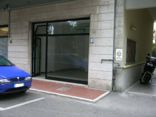 Locale Commerciale in Affitto a Grottammare