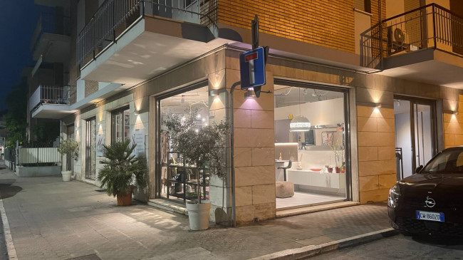 Locale Commerciale in vendita a San Benedetto del Tronto