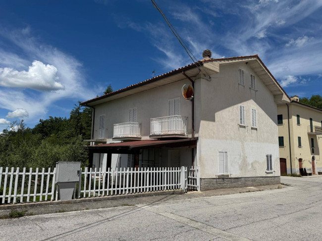 Casa cielo - terra in vendita a Comunanza