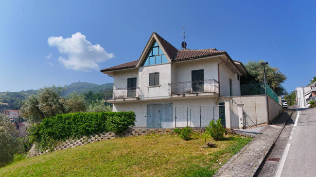 Villa singola in vendita a Rotella