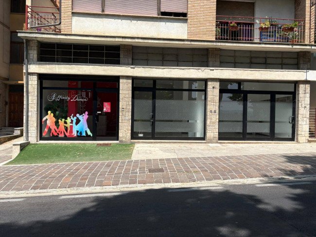 Locale Commerciale in Affitto a Amandola
