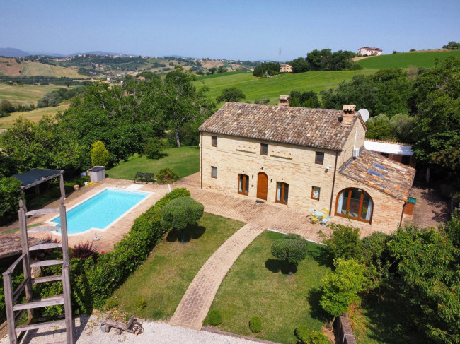 Country House for sale in Loro Piceno