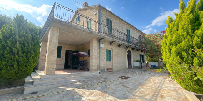 Casale Colonico Rustico in vendita a Monsampolo del Tronto