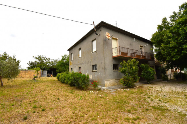 Casale Colonico Rustico in vendita a San Benedetto del Tronto