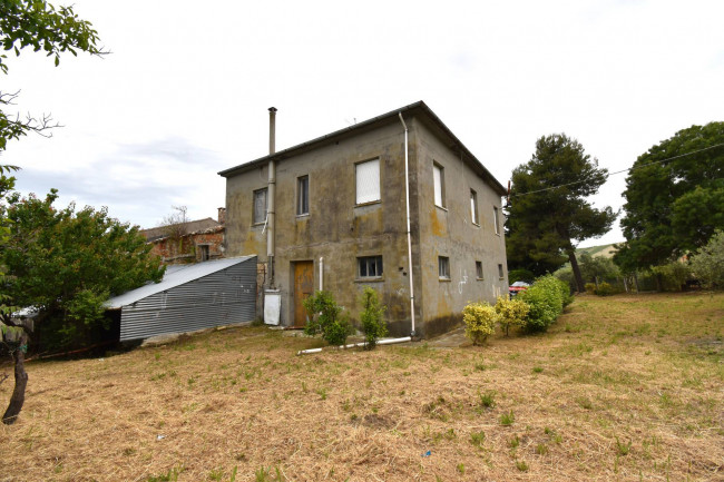 Casale Colonico Rustico in Vendita a San Benedetto del Tronto