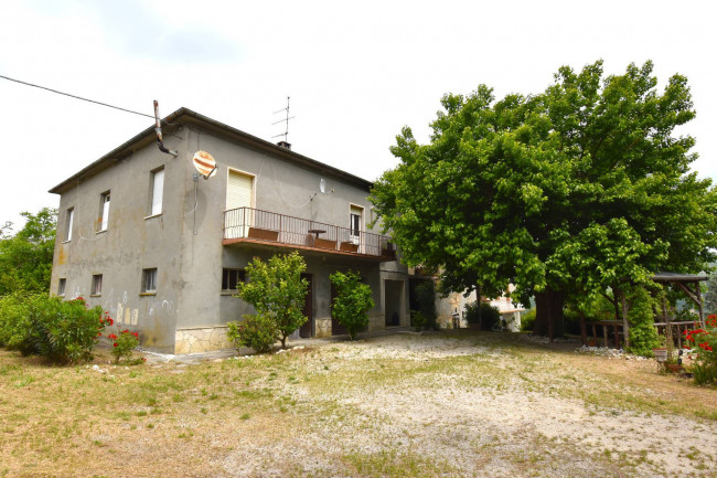 Casale Colonico Rustico in vendita a San Benedetto del Tronto