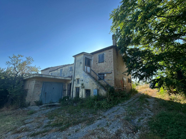 Casale Colonico Rustico in Vendita a Spinetoli