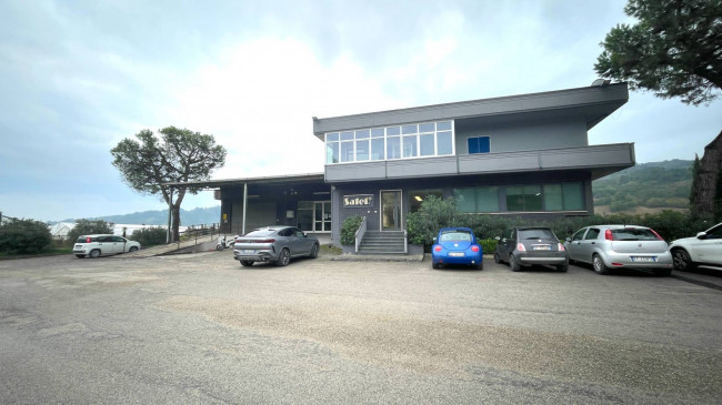 Locale Artigianale / Deposito in vendita a Ripatransone