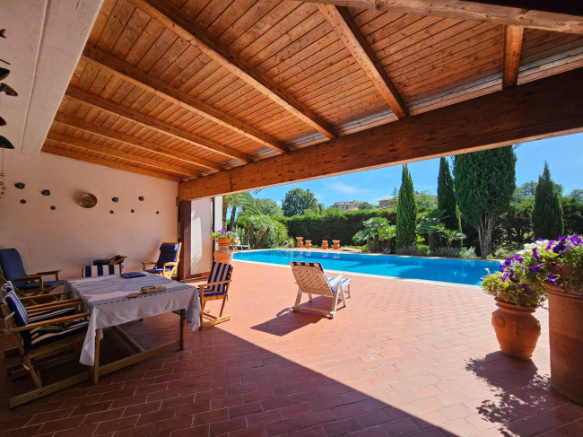 Casale Colonico Rustico in vendita a Castignano