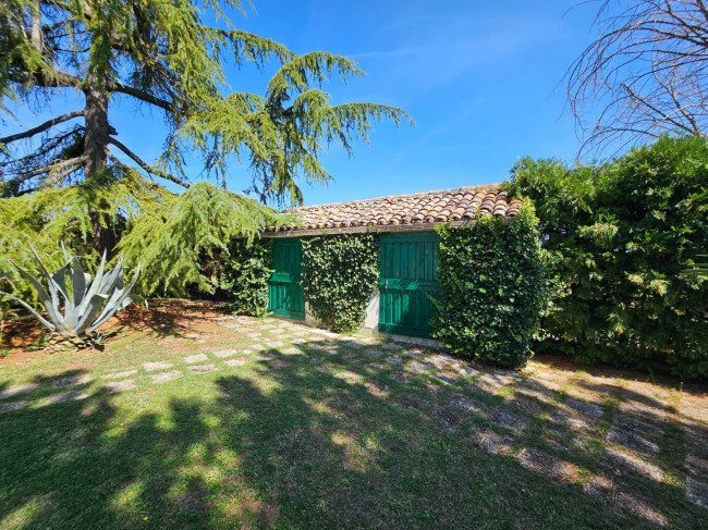 Casale Colonico Rustico in vendita a Castignano