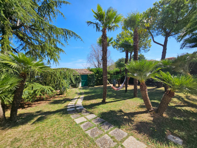 Casale Colonico Rustico in vendita a Castignano