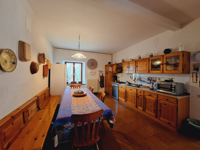 Casale Colonico Rustico in vendita a Castignano