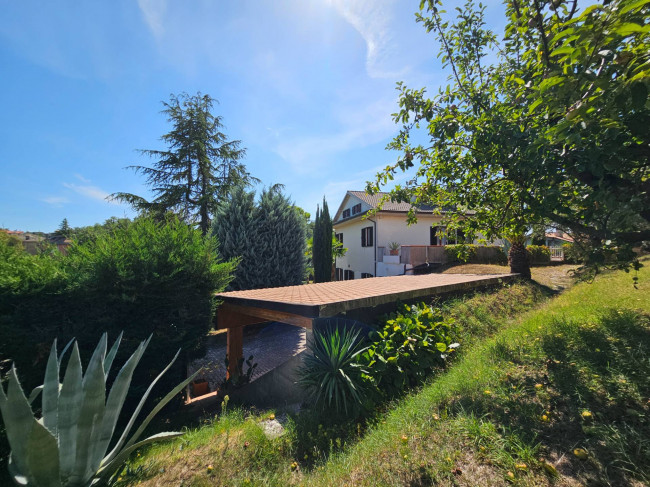 Casale Colonico Rustico in vendita a Castignano